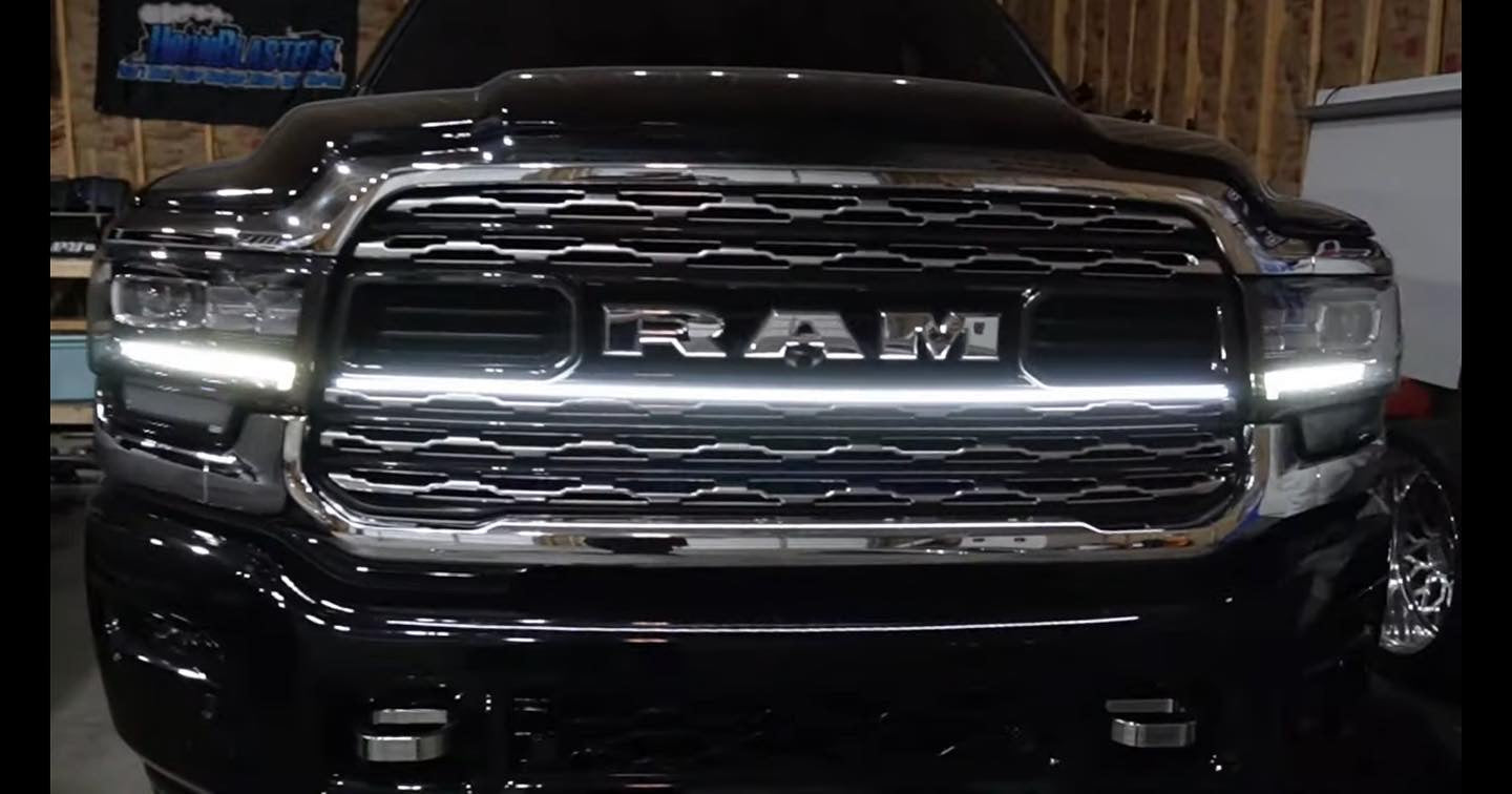2019-2022 Ram 2500 & 3500 Limited Single Grill Light Power Bar
